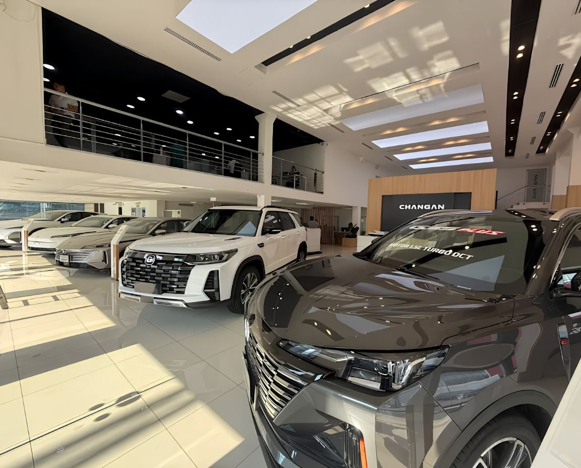 Iluminación comercial_ agencia de autos en monterrey